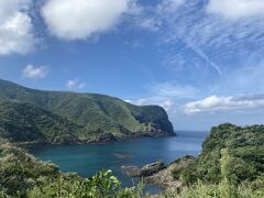 駐車場の端っこに自転車を止め、いざ目の前にすると、ちょっと気分が萎える。

摩天崖までずっと登りが続いている、またここまで戻ってこないといけない。
暑いし熱中症になるかもしれない。
止めたい言い訳を並べてみたが、せっかく来たのだから！と自分に言い聞かせて歩きはじめる。