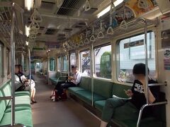 日曜日の午前７時１５分過ぎ。
この時点では車内はすいていました。