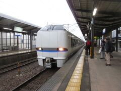 加賀温泉駅からサンダーバードで帰阪します。