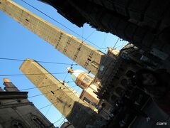 観光案内所で予約して、アジネッリの塔。
