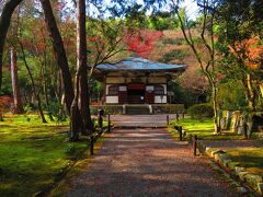 竹の寺　地蔵院

竹林に囲まれた境内を進むと本堂が見えてきました。
昭和１０年に再建されたもので、本尊の地蔵菩薩が安置されています。（撮影禁止
）