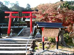 月読神社

月読神社は松尾大社の摂社です。
確かに松尾大社は目と鼻の先。そんなこと知らずに訪れました。