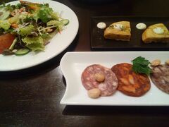 まずは、赤羽駅から５分弱、赤羽小学校近くの赤羽スペインクラブTERATERAに来ました。