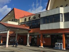 路面凍結を懸念し、エコーラインを避け茅野市街まで降りてきます。下界は雪がなく正解でした。

こちらも蓼科に来たときの定番、おぎのやに立ち寄って釜めしを購入。