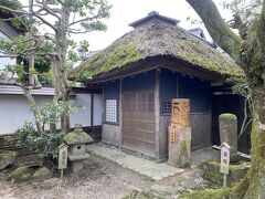 芭蕉堂と翁塚
松尾芭蕉の門弟が建てたのだとか。
遺髪が納められていて、芭蕉三塚の一つになっている。