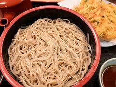 何はともあれ「信州蕎麦の草笛」に直行します。ランチメニューのかき揚げセットは千円、量がどっさりおいしい蕎麦、そば湯もたっぷり出ます、お得感満載です。