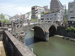 まずは眼鏡橋に到着。
東京の日本橋、山口の錦帯橋と並んで、日本三名橋に挙げられる橋です。