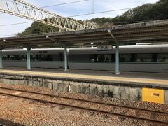 白浜駅。
紀伊田辺行きの電車に乗車。
紀伊田辺駅で乗り換え、御坊駅に向かう。