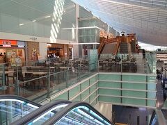 荷ほどきも終わったことで、羽田空港第3ターミナル内の「江戸小路」に向かいます。