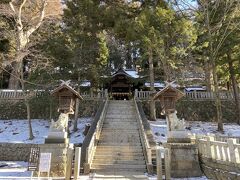 階段を登り切ったところにあるのは手長神社。