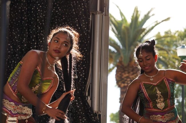 スリランカの少女たち(おそらくオーストラリア生まれでしょうが)。他にも、バングラディッシュの新年も同じ時期にシドニー空港近くテンピで開催されています。