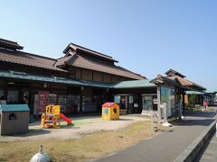 そのまま車を走らせて鳥取市街地に向かう予定でしたが、せっかくですから道の駅・清流茶屋かわはらに寄っていきましょうか。