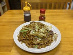 ひるぜん焼そば
やはり王道の「ひるぜん焼そば」にしました。
ただし大盛で！
ひるぜん焼そばには、かしわ親鶏の肉が使われていて、味噌タレの絶妙な味付けとかしわ肉の食べ応えが嬉しい一皿だったε-(´∀｀; )