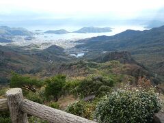 最盛期は山裾全部紅葉らしいですが、そちらはもう終わってました。残念。
さて、にっぽん丸を探してみましょう。
どこに居るでしょうか。