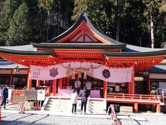 大変歴史の古い神社で、“水晶発祥の神社”としても知られているそうです。
金運アップのご利益があるとのことなので、しっかりお参りしてきました。