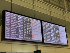 羽田空港から出発。北陸や九州は大寒波、大雪のため欠航が目立ちます。なんとかセーフで定刻出発の模様。