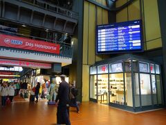 ハンブルク中央駅構内を少し散策。