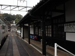 嬉野温泉から武雄温泉にバスで移動し、宿に荷物を預けて、電車で有田に向かいます。
下り立ったのは上有田駅。