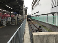 和歌山市駅下車。
JRのホームは片隅にあり南海の駅を間借りしている駅。
