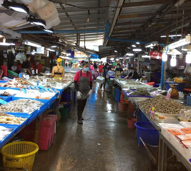 正月とは思えない人の少なさです。