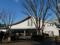 大社をイメージした三島駅へ