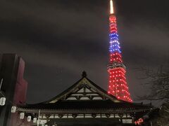 東側　増上寺と東京タワー　モスクとミナレットみたいかも
お参りしようと思ったら、本堂は工事中で覆われてたし、人もいなくてちょっと怖かったんで止めました