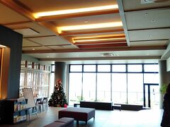 今日は宮島へは行かずホテルの温泉でまったりの予定なので、
ホテルへ向かいます。

グランヴィリオホテル宮島 和蔵

できたばかりのホテルなので、とてもきれいです。
飲み物を部屋に持って行けたり、シャンプーバイキングや
化粧水なので備品もそろっていて、サービス満点のホテルです。