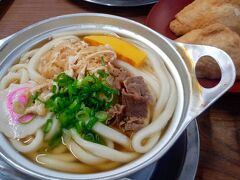 香川でたらふくさぬきうどんを食べましたが、
鍋焼きうどんも最高(人*´∀｀)

柔らかくて甘くて美味しいです。

おいなりさんもシンプルに美味しい。


そして、道後温泉へ移動。