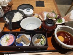 松山と言えばかどやの鯛めしです。
空港で食べられて嬉しかった。