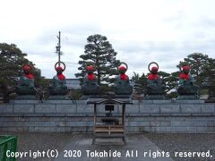 六地蔵

地獄・餓鬼・畜生・修羅・人・天の六道で我々を救う檀陀(だんだ)地蔵、宝珠地蔵、宝印地蔵、持地地蔵、除蓋障(じょがいしょう)地蔵、日光地蔵です。


六地蔵：https://www.zenkoji.jp/keidai_rokujizou