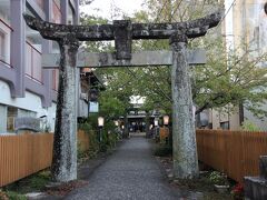 20分ほどで嬉野温泉に到着。バス運賃はたしか550円。
まずは豊玉姫神社にお参り。