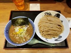 出発前最後の日本での食事。成田空港でつけ麺を食べて出国へ。