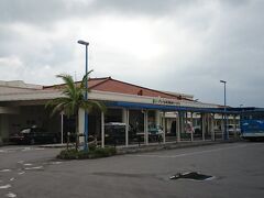 初日午後に、南ぬ島 石垣空港に到着

離島ターミナル直行バスに乗り込み、離島ターミナルに到着