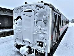 列車の後方部分はこんなに雪が積もっております。
