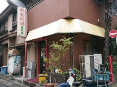 最初は楠木町の萬進楼から。

萬進楼は横浜駅から10ほど歩いた住宅街の中にぽつりとある。
今回回った中では一番わかりにくい場所にあるお店。