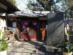 向島百花園は、白髭神社のすぐ側なので徒歩で向かいます。