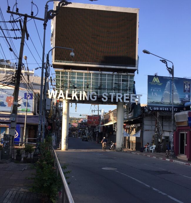 ウオーキングストリート前