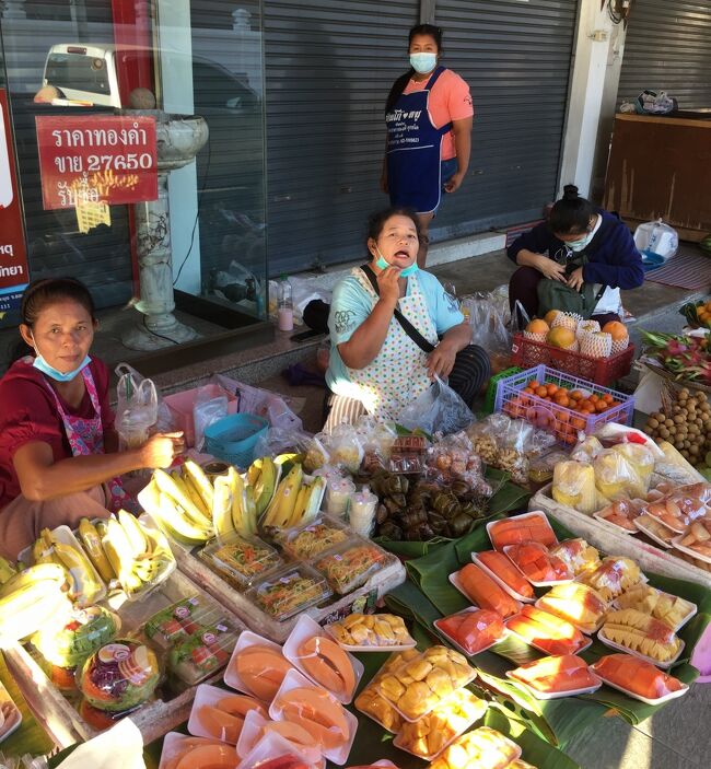 パタヤタイの果物売り