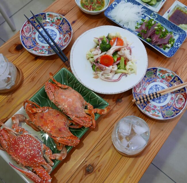 6日　夕食<br />蒸し渡り蟹．．．◎<br />イカ入り野菜炒め．．．◎<br />アジの刺身．．．．◎