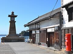 ●常夜燈

そして町並みの末端、海に突き出たところに立つ「常夜燈」へ到着。