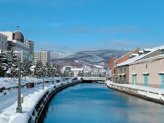 小樽にはこの日の1泊しかしないので、青空+小樽運河のこの素晴らしい風景を心に刻んでおこう!
