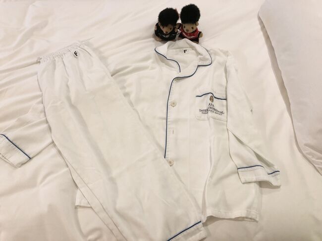 ９時過ぎに部屋に戻ってお風呂に入ってオヤスミナサイzzz.....<br /><br />っと、行きたい所でしたがお風呂の栓が壊れてお湯が抜けなくなったのよ～！<br />２０分後くらいに修理の人が来てくれて直してくれました。<br />施設が古いからね。。。<br /><br />ホントにオヤスミナサイzzz....<br />