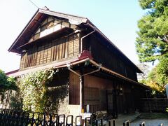 熊野神社のすぐ近くに能面美術館があるということで
寄ってみたけど
この日はやっていなかったみたい。