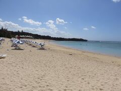 ホテル前のニライビーチ。