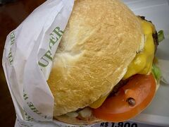 【マデイロのハンバーガー】

サンパウロの隣の（パラナ州）クリチバ発のハンバーガー屋です。

小さいけど、マジに美味いぞ～！