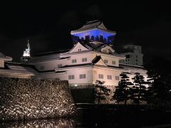 ホテルは富山城の向かいにありますよー♪

ライトアップしていて綺麗でした。