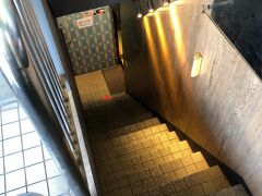 出張で横浜入りしたのはお昼過ぎ。
まずは腹ごしらえです。
新横浜の天馬咖哩（カリー）にしました。
お店は地下にあります。