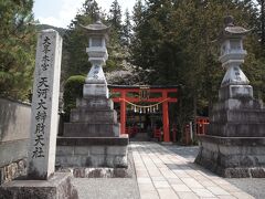 天河大弁財天社
日本三大弁財天（厳島・竹生島）のひとつ。

室町時代に書かれた書物によると、飛鳥時代に役行者が大峯開山の際に弥山の鎮守として祀ったのが始まりで、空海が3年間修業した行場だったとあります。