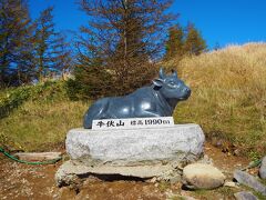 神社の撫で牛さんのようなフォルムの像があるここらは、牛伏山というらしいです