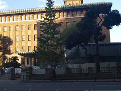 こちらは神奈川県庁の建物です。こちらも横浜の歴史的な建物としてキングという愛称で呼ばれるほどの重要な建物です。